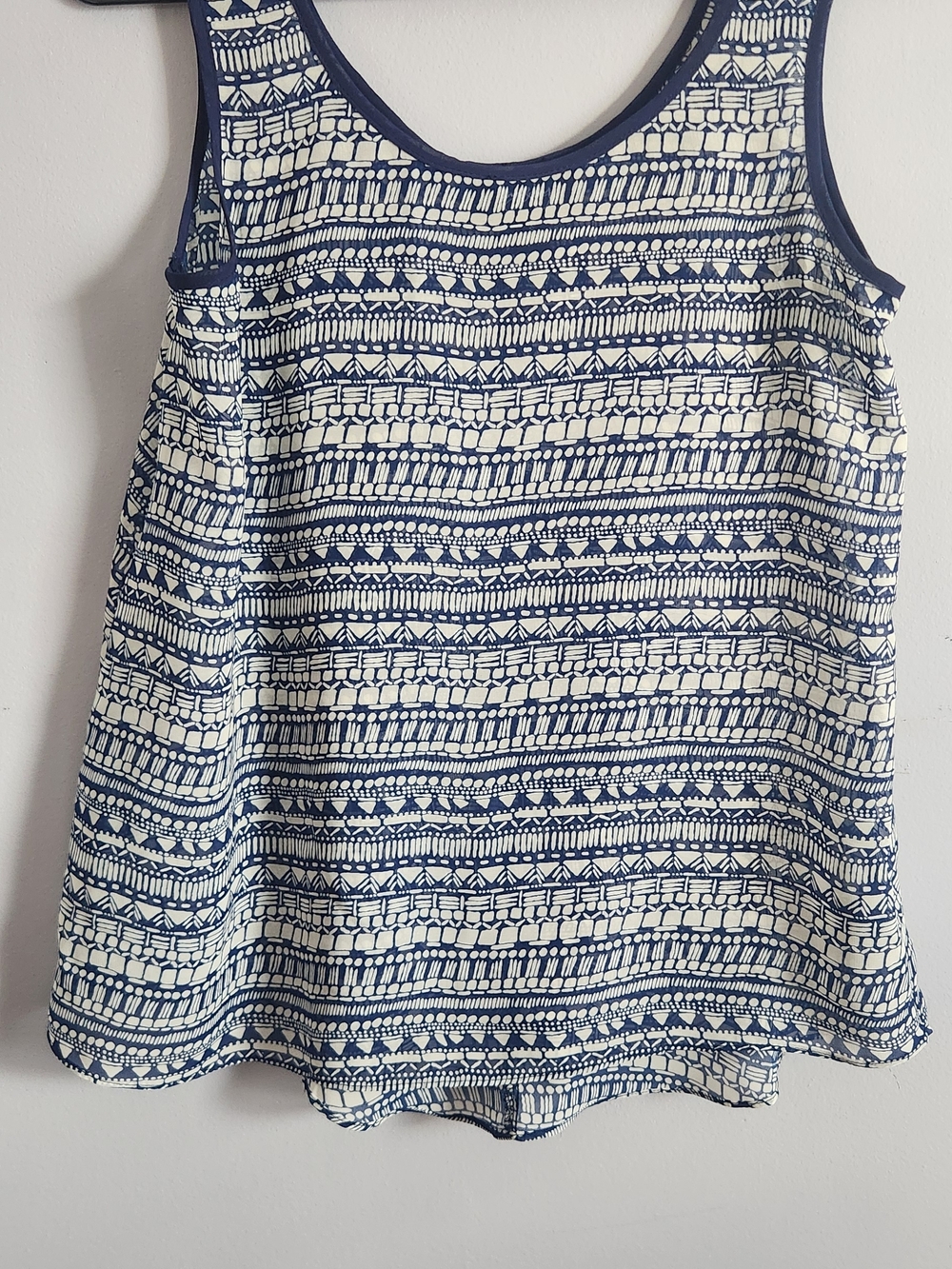 Sleeveless Navy and White Patterned Tank Top